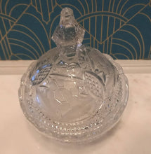 Load image into Gallery viewer, Bonbonnière ou drageoir en cristal moulé
