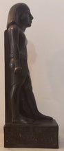 Charger l&#39;image dans la galerie, Statuette de &quot;Femme debout&quot; Égypte.
