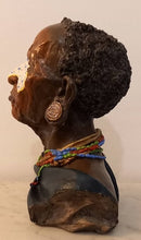 Cargar imagen en el visor de la galería, Sculpture buste d&#39;indien d&#39;Amérique
