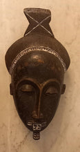 Carregar imagem no visualizador da galeria, Ancien et rare masque Baoulé
