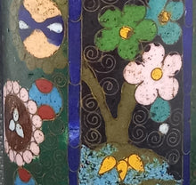 Carregar imagem no visualizador da galeria, Ancien joli petit vase silo en cuivre émaillé
