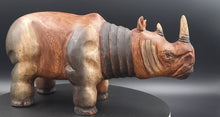 Charger l&#39;image dans la galerie, Statue de rhinocéros en bois
