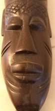 Lade das Bild in den Galerie-Viewer, Masque africain en ébène
