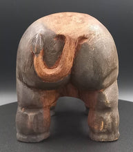 Charger l&#39;image dans la galerie, Statue de rhinocéros en bois
