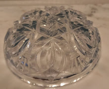 画像をギャラリービューアに読み込む, Boîte de commode ou pot dit &quot;de vanité&quot; en cristal
