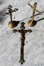 Cargar imagen en el visor de la galería, lot de Crucifix à poser en cuivre
