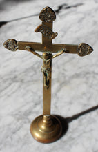 Cargar imagen en el visor de la galería, lot de Crucifix à poser en cuivre
