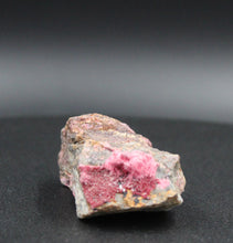 Lade das Bild in den Galerie-Viewer, Erythrite sur sa matrice
