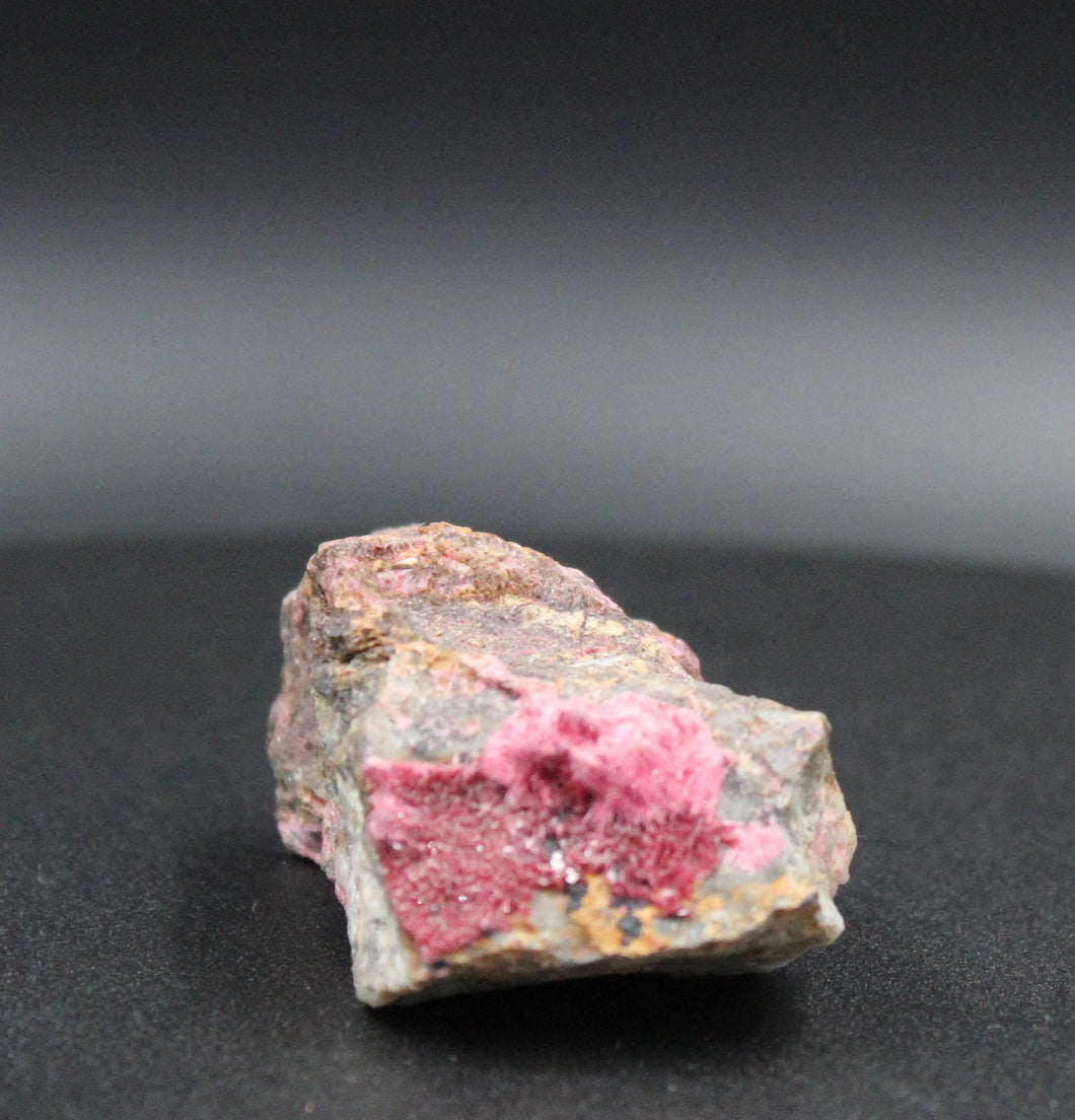 Erythrite sur sa matrice