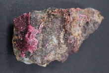 Lade das Bild in den Galerie-Viewer, Erythrite sur sa matrice
