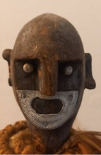Cargar imagen en el visor de la galería, Ancienne poupée d&#39;homme d&#39;Afrique
