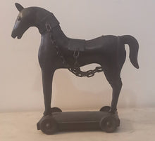 Load image into Gallery viewer, Statut jouet de Cheval en métal
