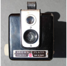 Lade das Bild in den Galerie-Viewer, Appareil Photo Kodak Brownie Flash Camera
