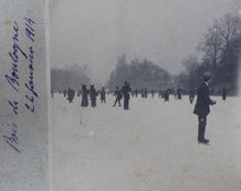 画像をギャラリービューアに読み込む, Patinage au bois de Boulogne janvier 1914, photos stéréographies.
