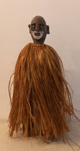 Cargar imagen en el visor de la galería, Ancienne poupée d&#39;homme d&#39;Afrique
