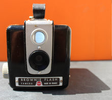 画像をギャラリービューアに読み込む, Appareil Photo Kodak Brownie Flash Camera
