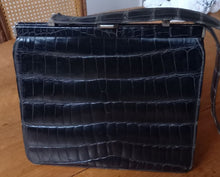 Load image into Gallery viewer, Ancien sac à main vintage dame en cuir imitation croco noir
