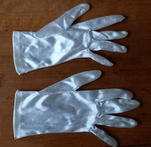 Carregar imagem no visualizador da galeria, Paire de gants blanc femme
