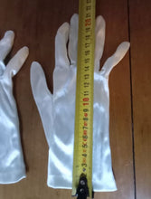 Carregar imagem no visualizador da galeria, Paire de gants blanc femme
